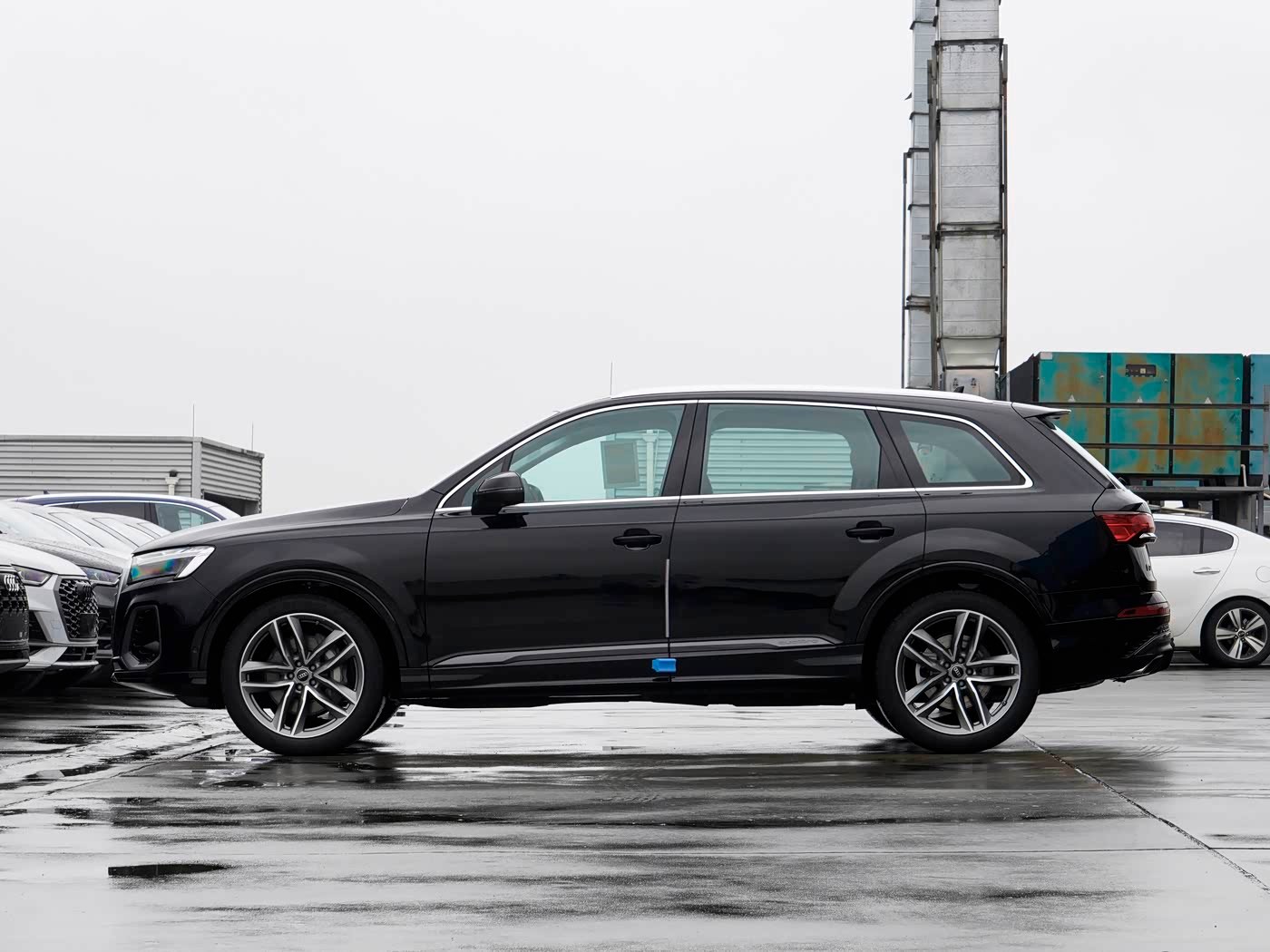 今年突然登味特别重了，开始喜欢中大型SUV，喜欢棕色内饰，喜欢木纹，喜欢银色装饰