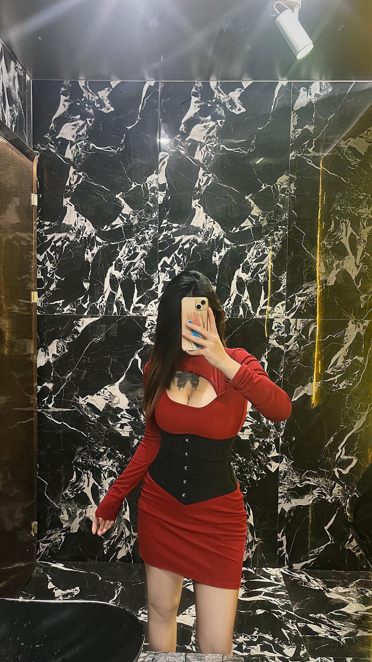 不知道 反正我的身材很曼妙