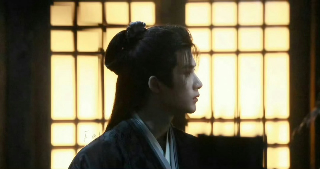 檀健次最近怎么这么瘦了，面部都有点凹陷了 