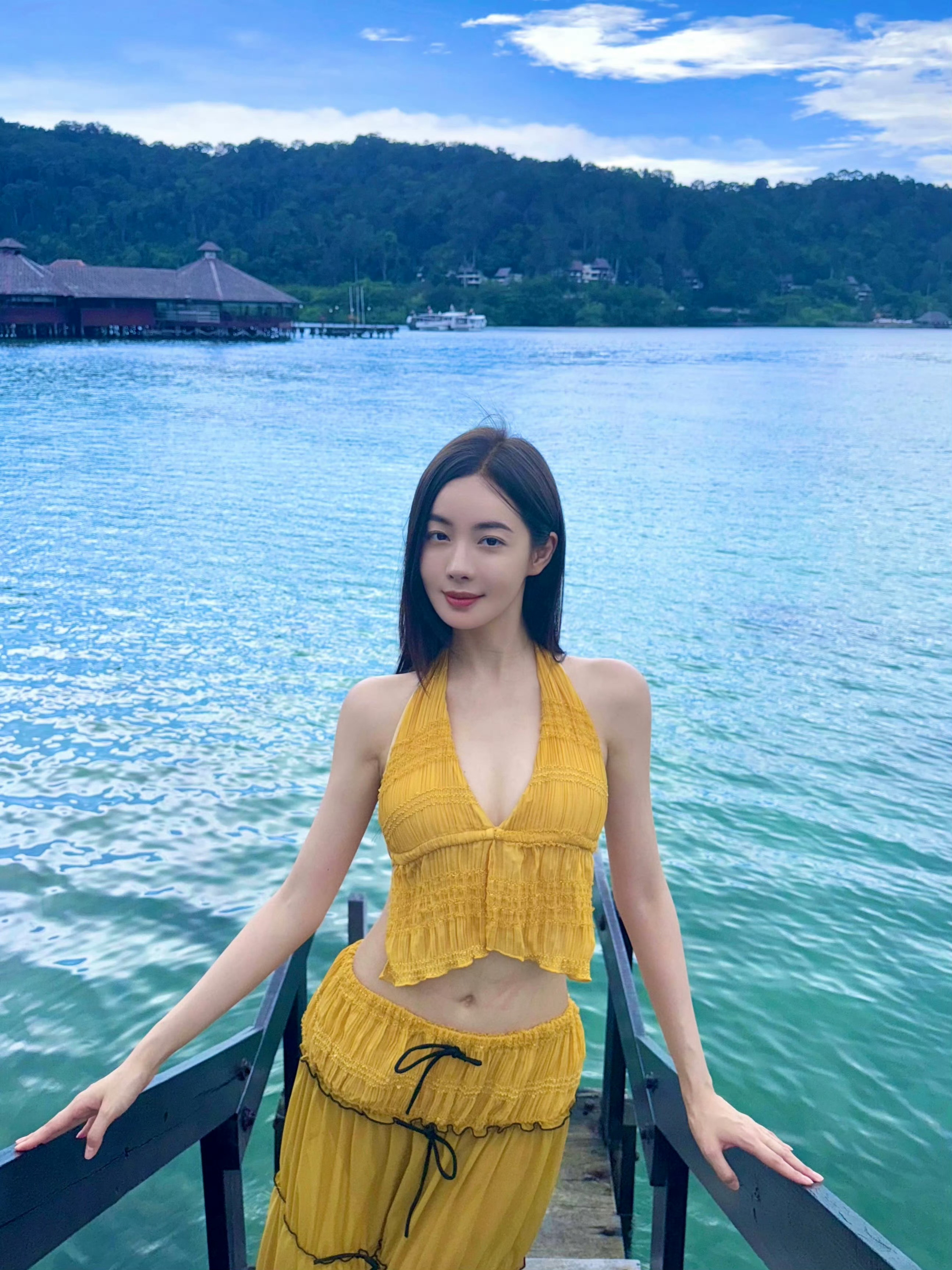 赵尧珂海边度假碎片🌊💛 ​​​