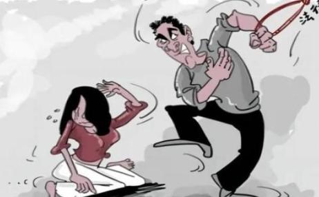 广西柳州，5旬男子欲与妻子同房时被妻子拒绝。男子恼羞成怒，遂用辣椒水喷妻子的脸部