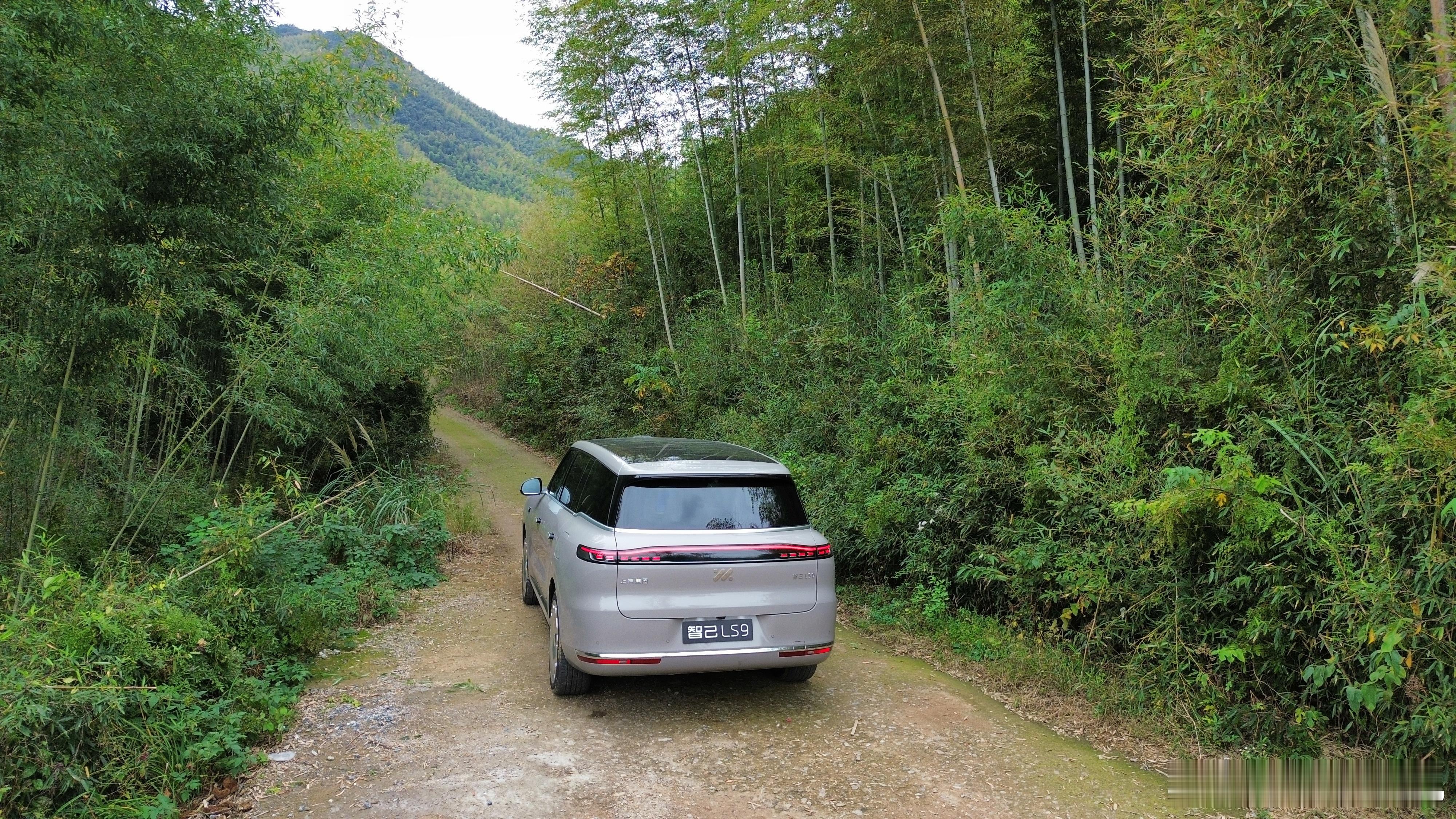 作为智己车主，终于感觉到了市场的觉醒。希望不再上演劣币驱逐良币，智己五周年实现单