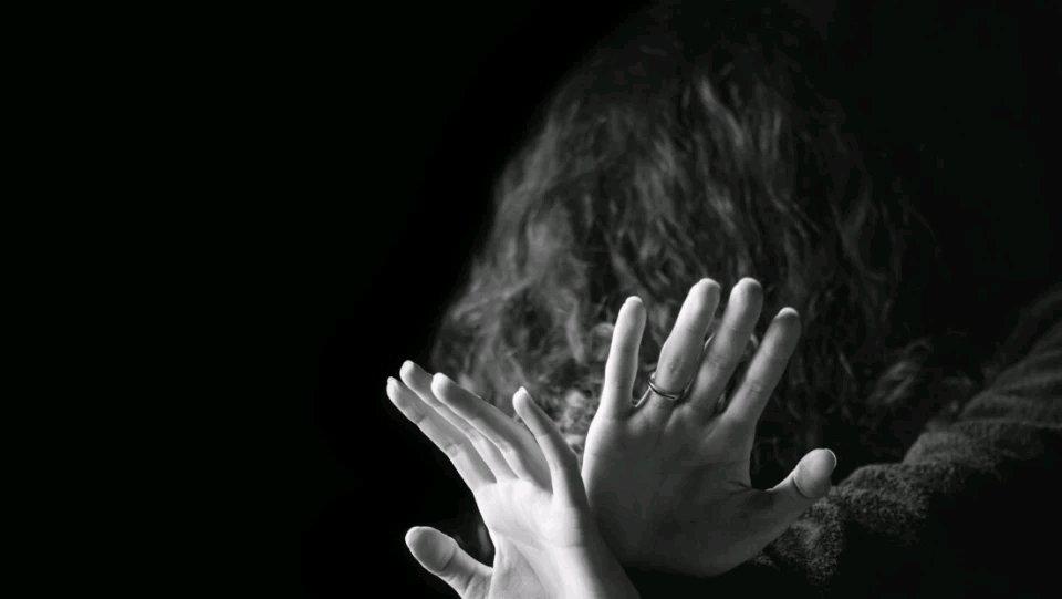 比利时这是怎么了？一个年轻女子一夜遭遇两起强奸，报案还被警方拒绝，这简直太离谱了