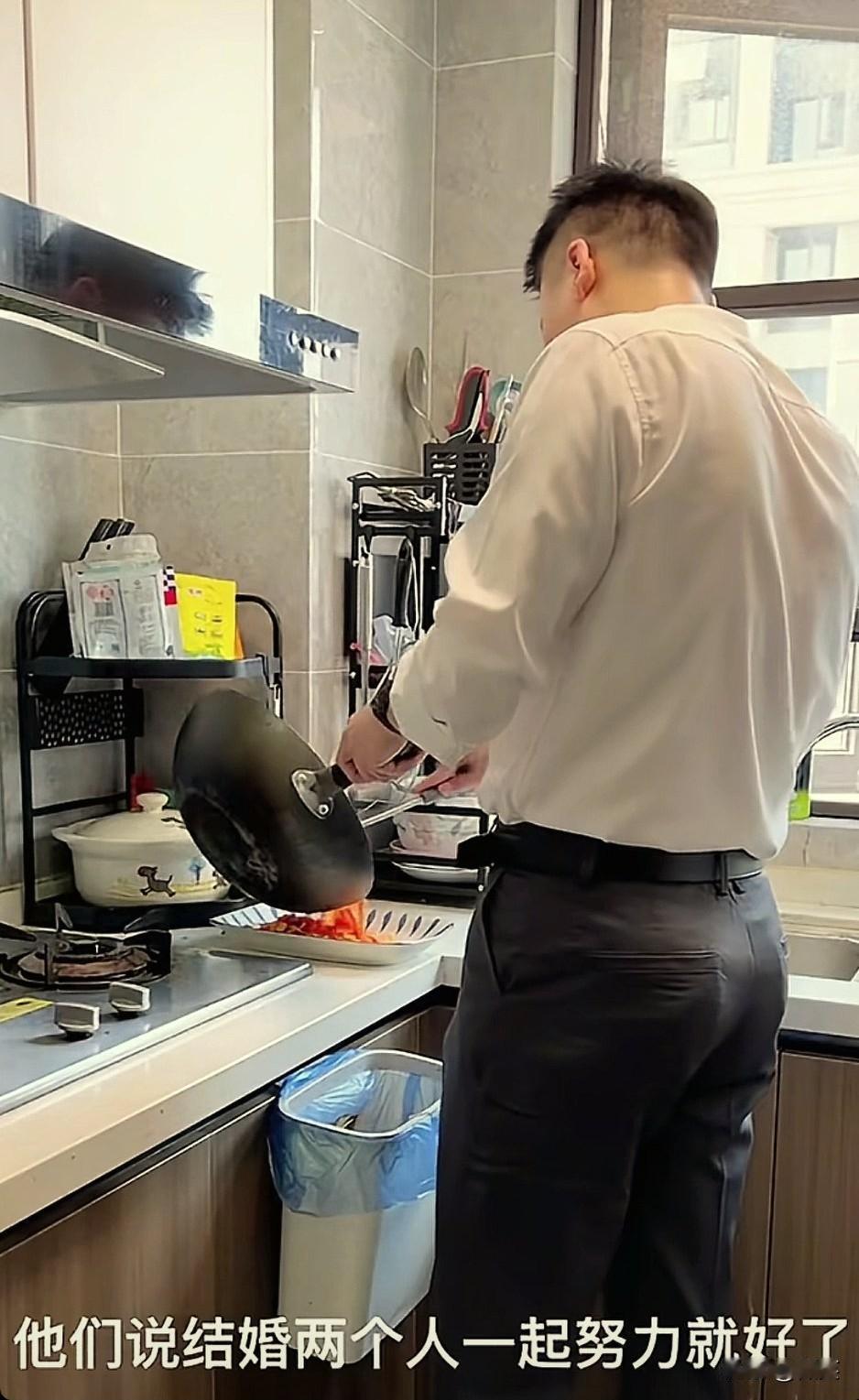 昨天公公问我为什么几天没上班，我说失业了找不到工作。然后他口吐金句说，你天天窝在