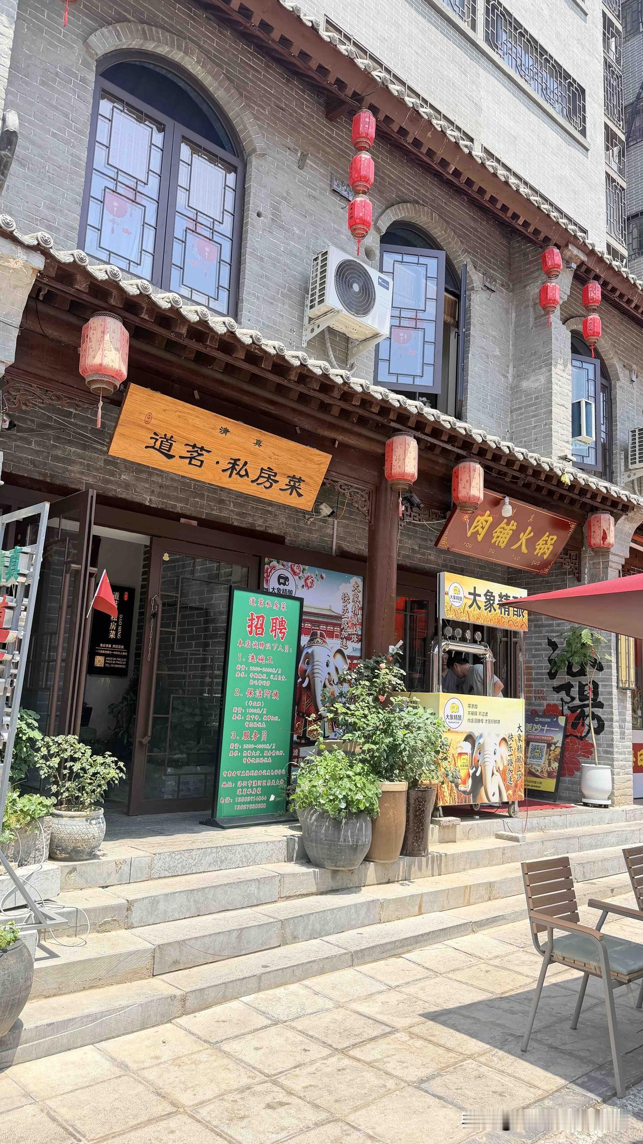 不得不夸瀍河东关大街宝藏美食扎堆，这家小店堪称宝藏天花板。中午专心做面，烟火十足
