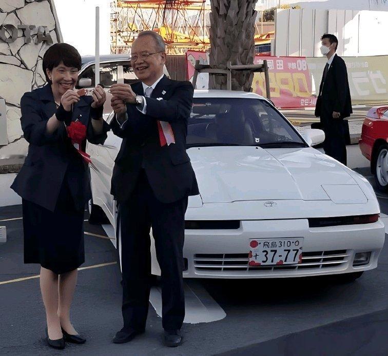 高市早苗座驾车牌号为“37-77”，与1937年7月7日时间相吻合，谁能解释一下