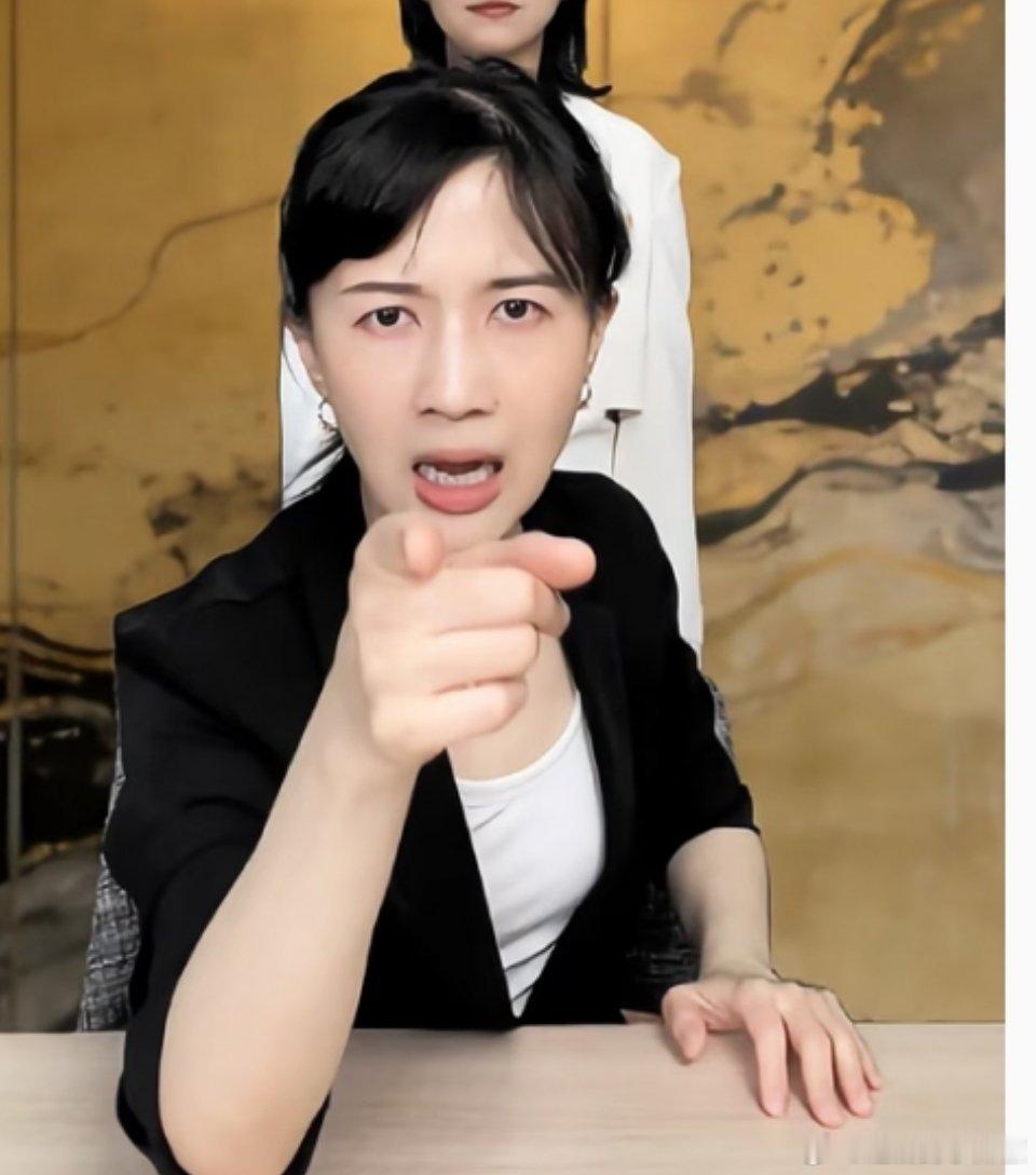 papi将在京东开播papi的直播内容超丰富的，幽默又风趣，期待住了 