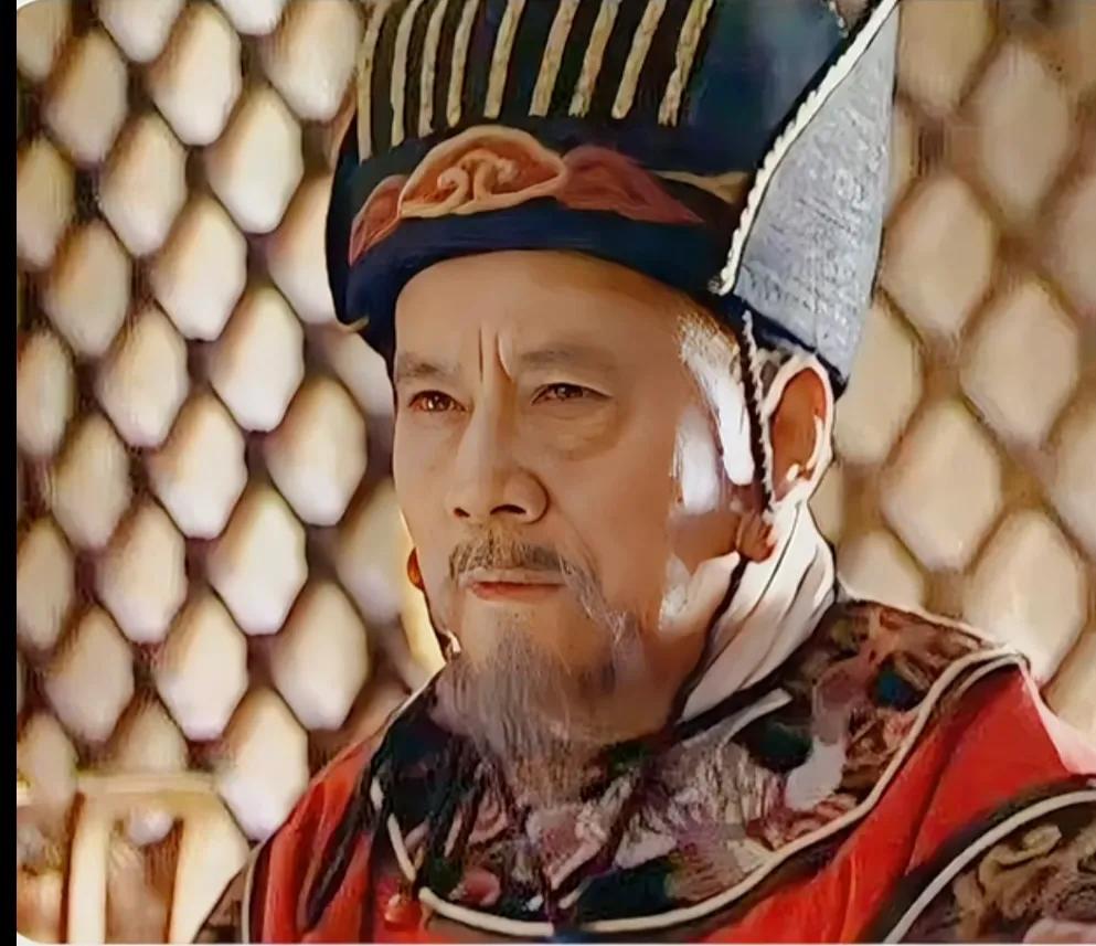 大明朝的诰命文书里，严嵩的名字再次出现，跟着的不是"奸臣"两个字，而是追赠的官职