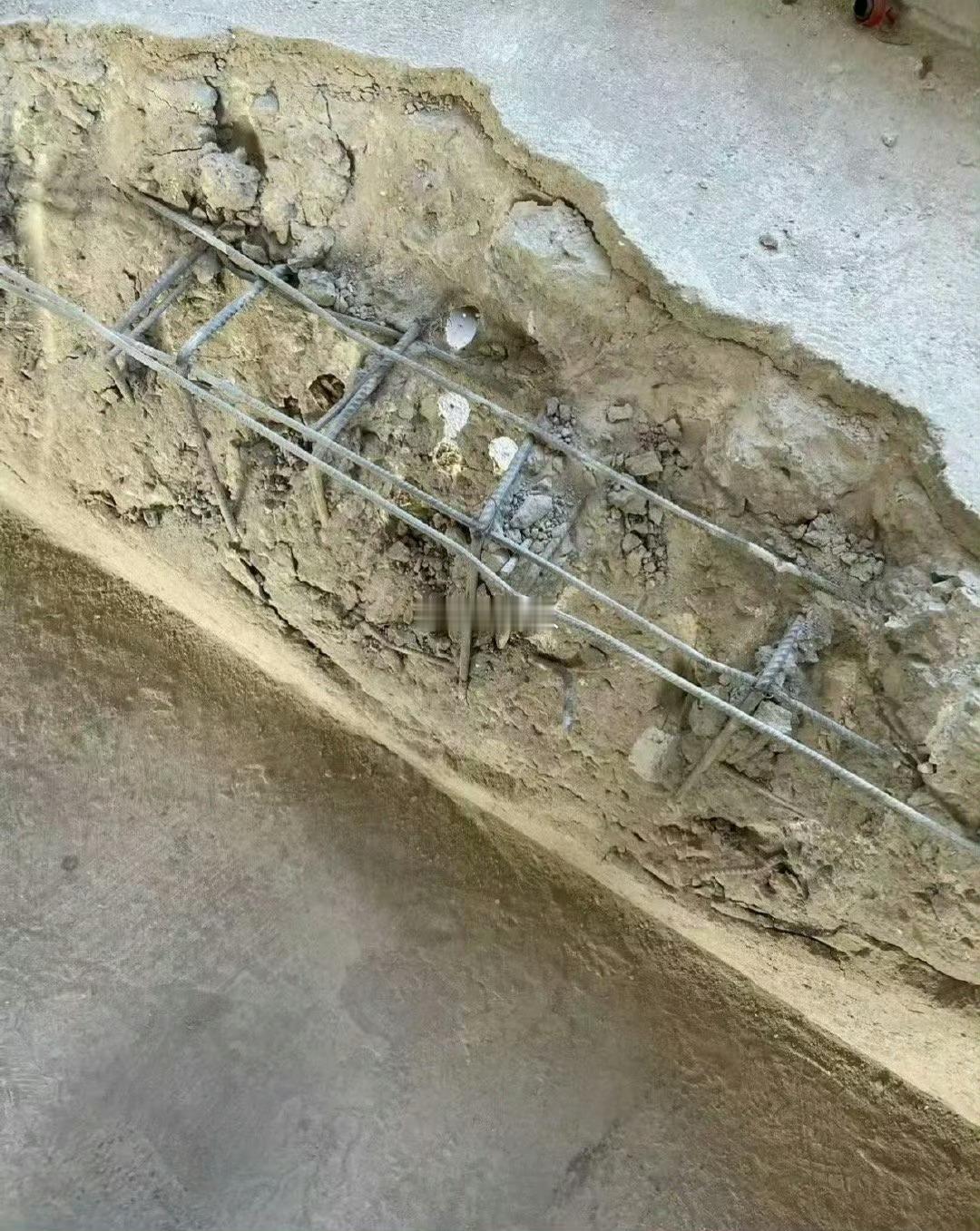 现在的人房子一到手，哐哐哐的一顿砸 ​​​