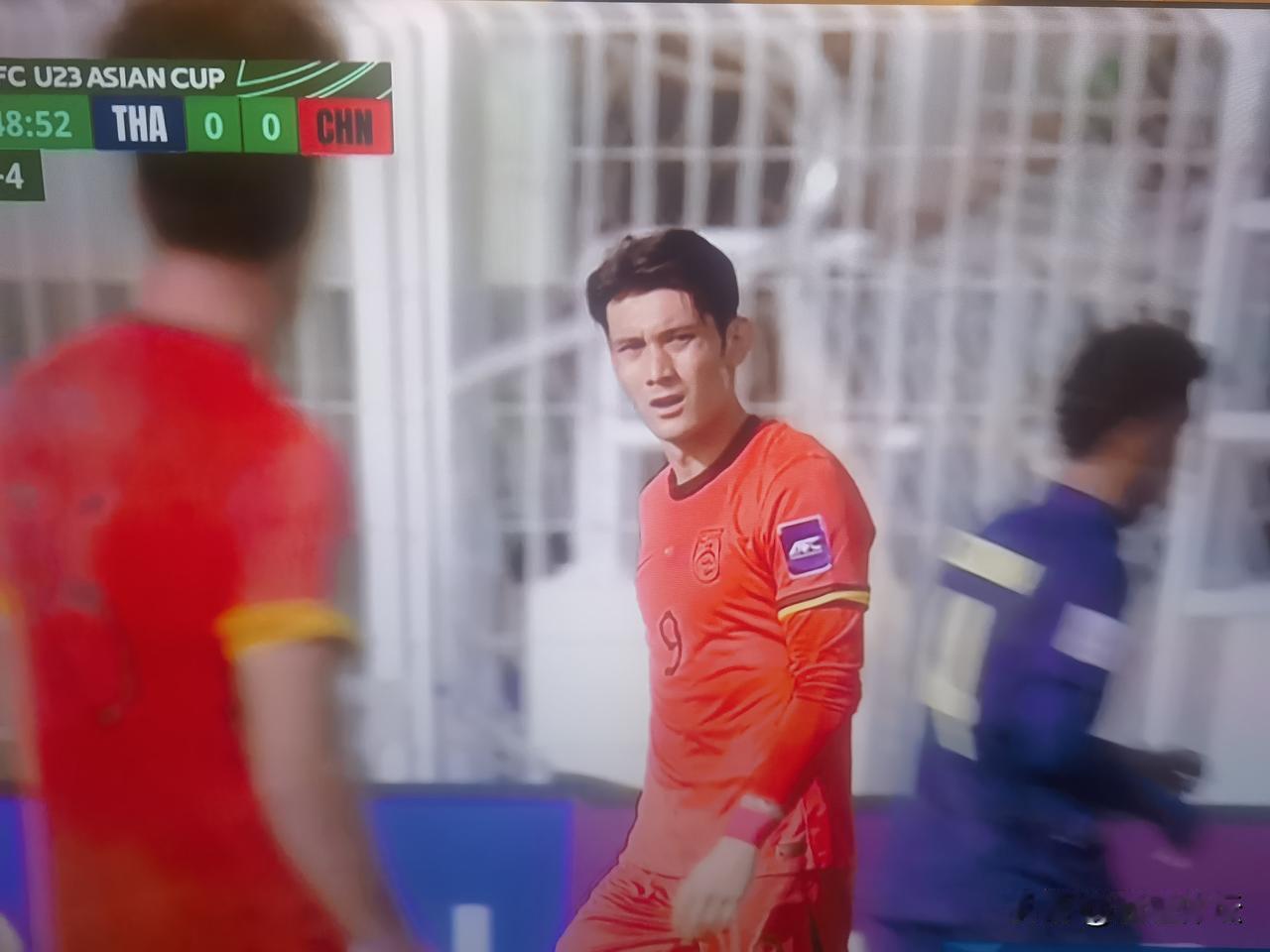 U23亚洲杯，中国队和泰国队的上半场结束，通过上半场各项数据来对比，国足全面落后