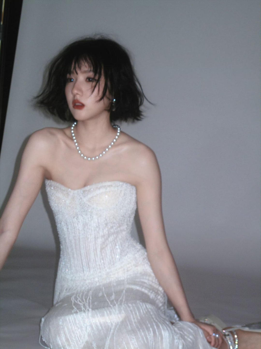 谁给苏晓彤做的造型苏晓彤短发甜妹本来以为长发温婉够绝了，结果苏晓彤一头短发甜妹出