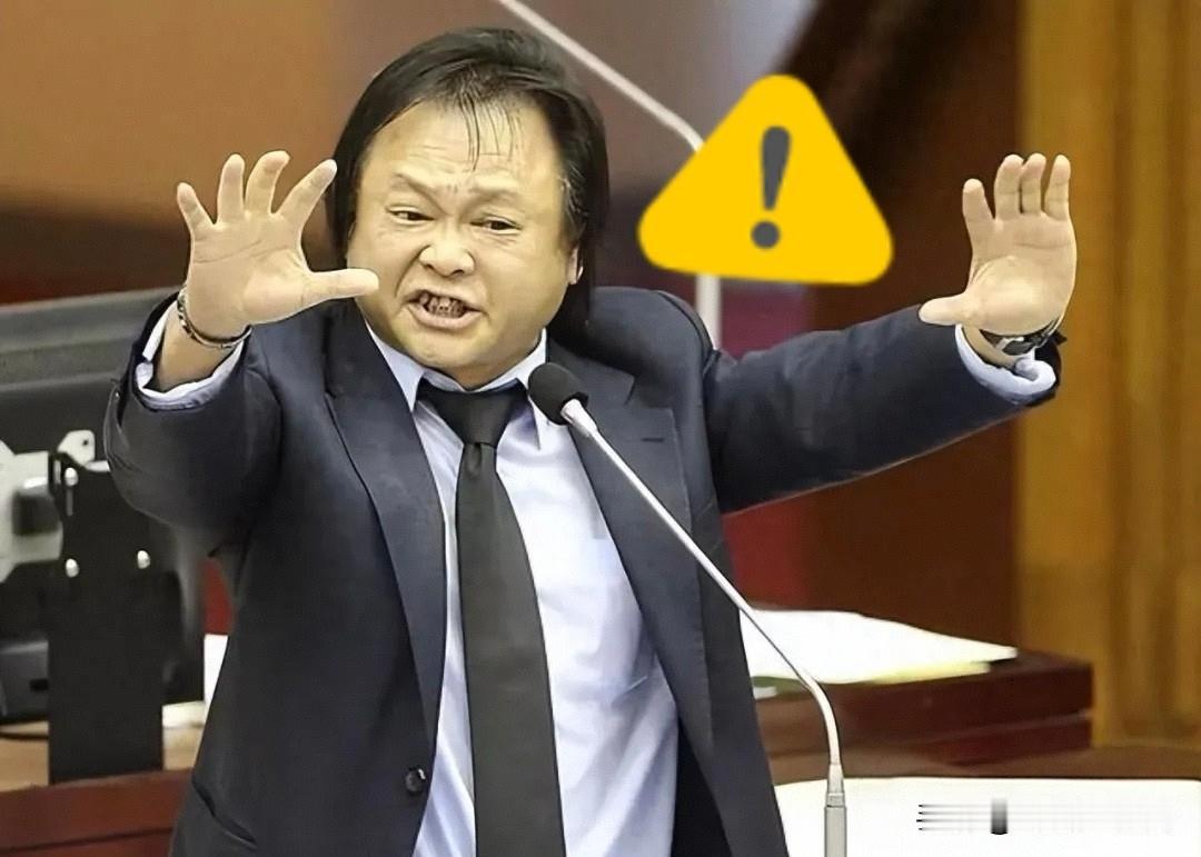 “你提到的这个人，一边靠着《没出息》的改编热度在网络上赚眼球，一边又大放厥词刷存