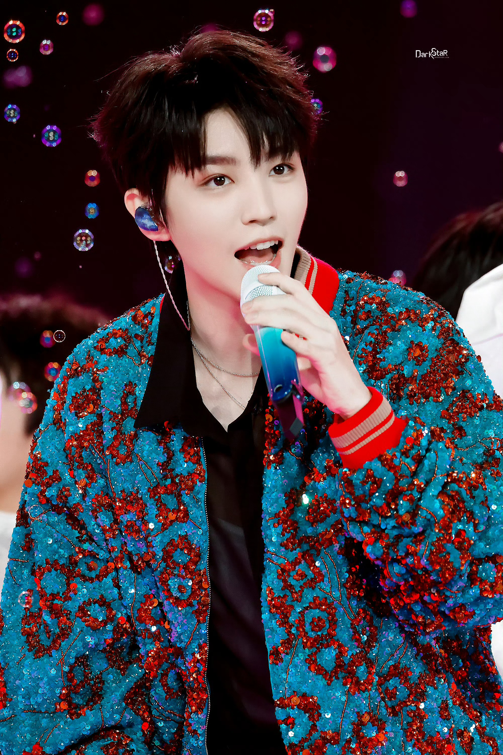 我家爱豆说啥了 “愿我们永远都不缺探索无境之旅的勇气”             