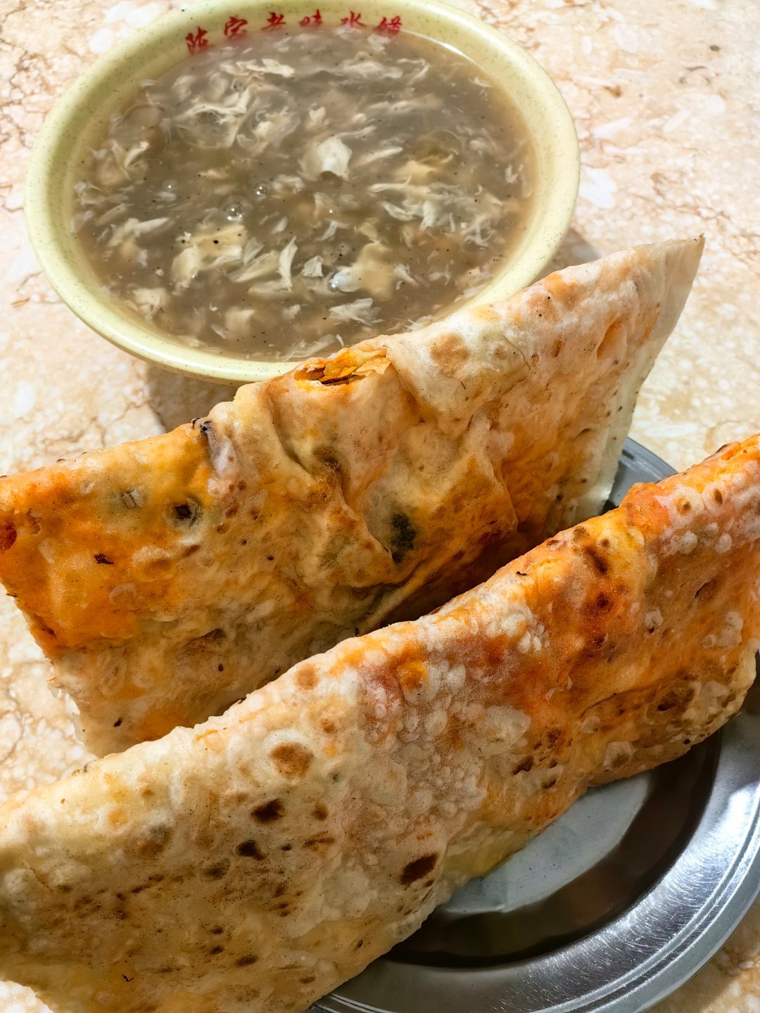 *在路上*自驾游第39天...沓馍～两饼两蛋，天津薄脆煎饼，不过，饼不是现摊的，