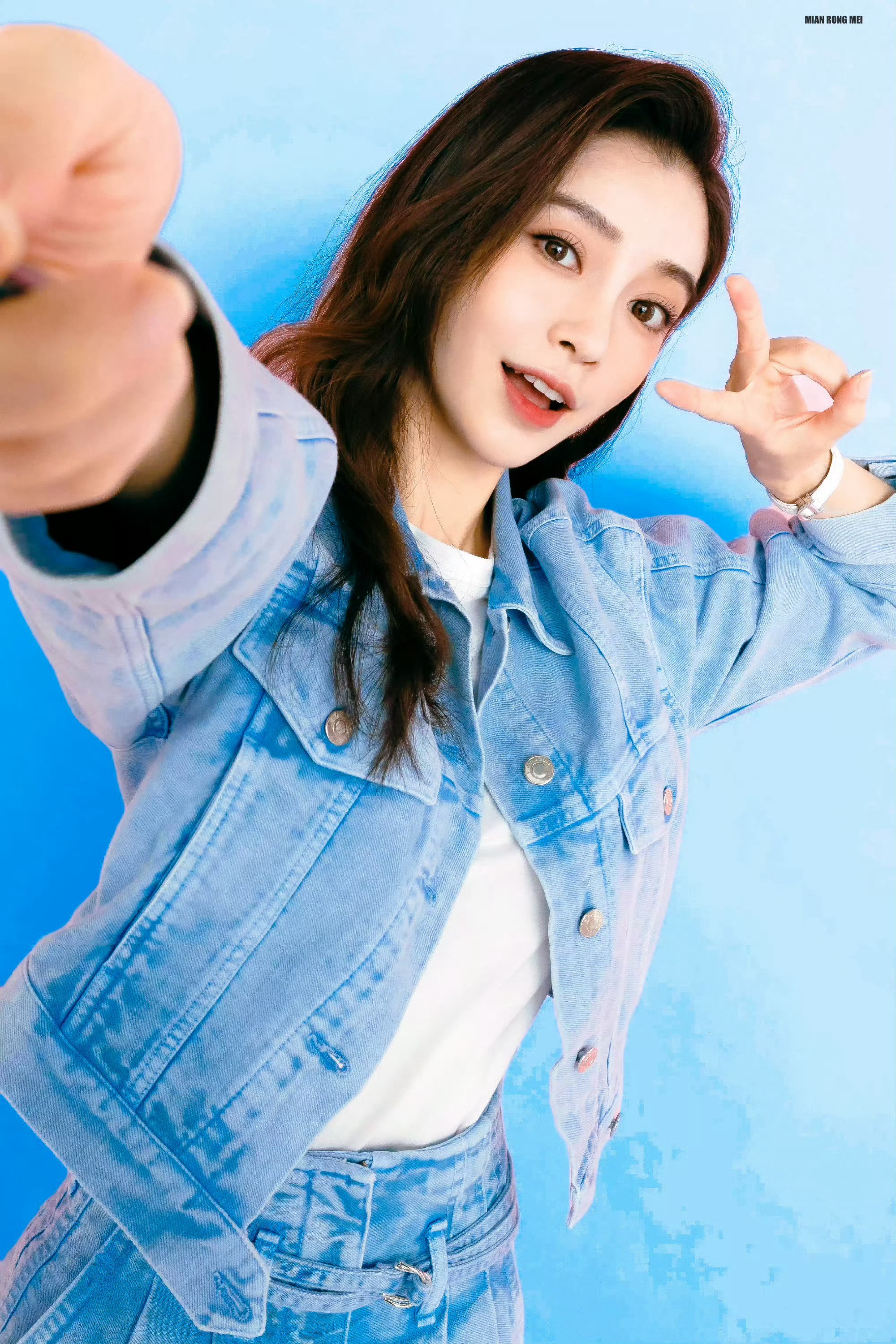 angelababy angelababy “情起一时的喜欢不叫热爱，长久无言的