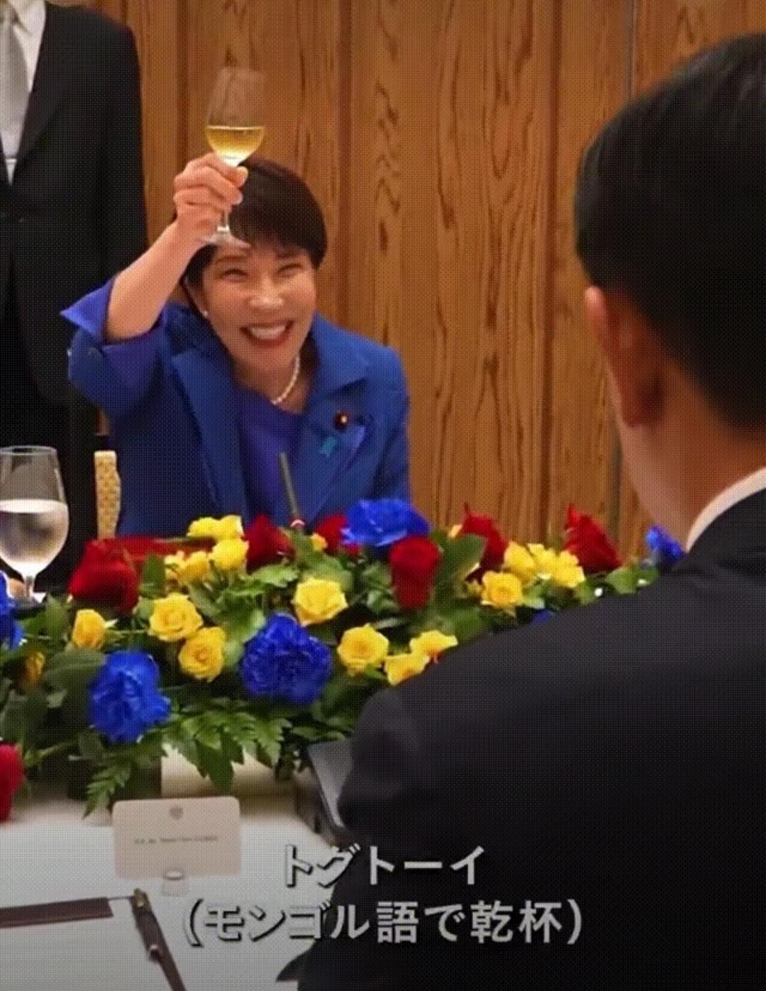 高市“酒杯外交”翻车：一场用力过头的日蒙会晤。

9月29日，日本首相高市早苗与