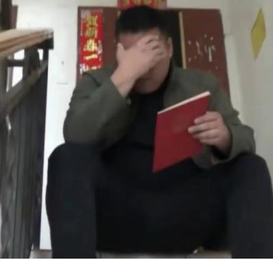 这就是贪便宜的下场！重庆一男子，花48万买了一套法拍房，办好房产证后去收房，却发