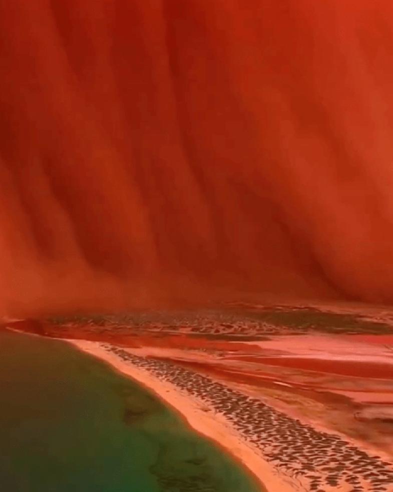 澳洲西海岸近日出现一幕震惊全球的自然异象，整片天空被染成如鲜血般的深红色，相关影