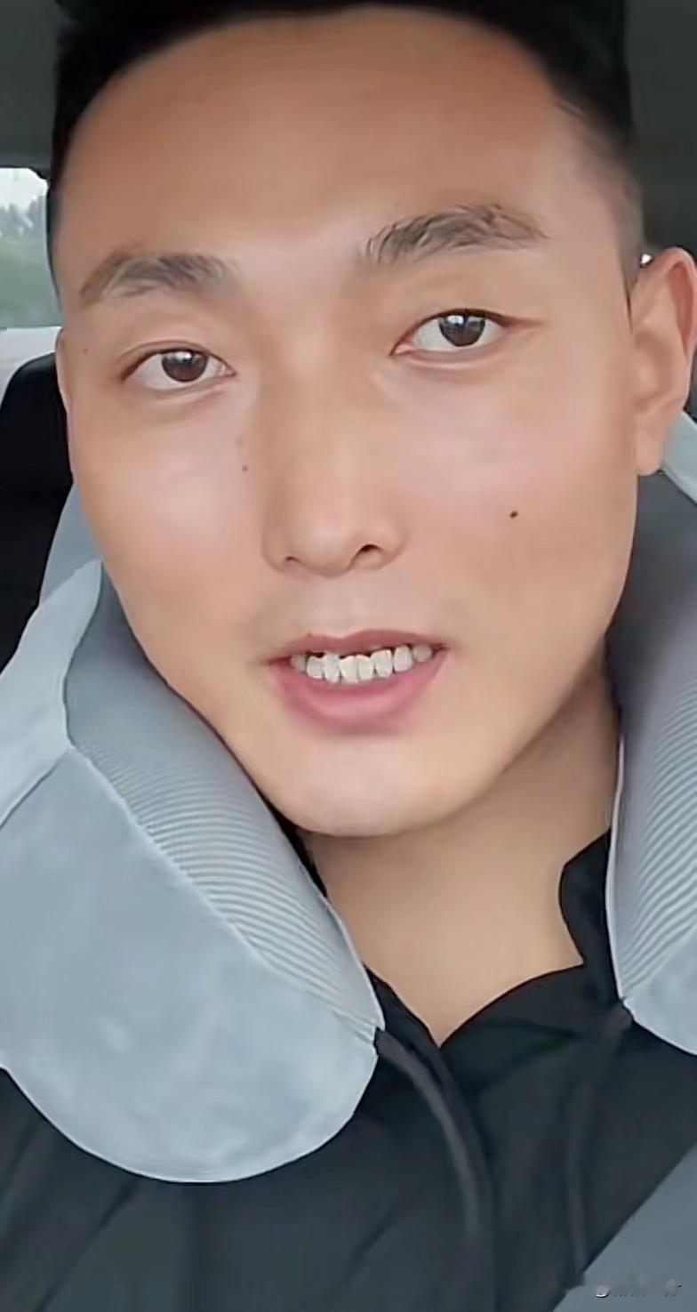 一个是大鹏个小玉中的大鹏
一个是上海大叔里面的权权
一个IP在上海，一个在江苏。