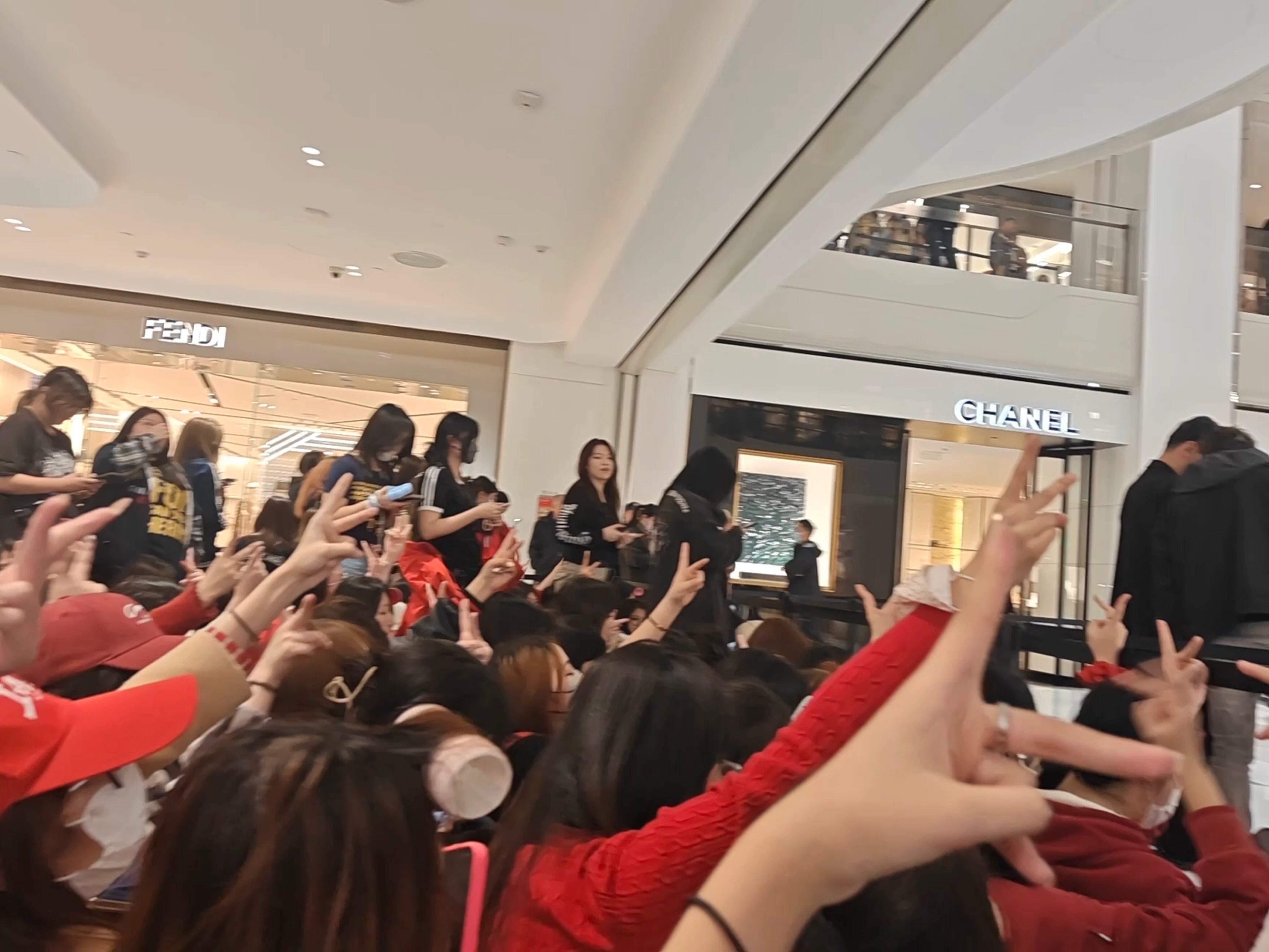 一楼全被铲丝占领了