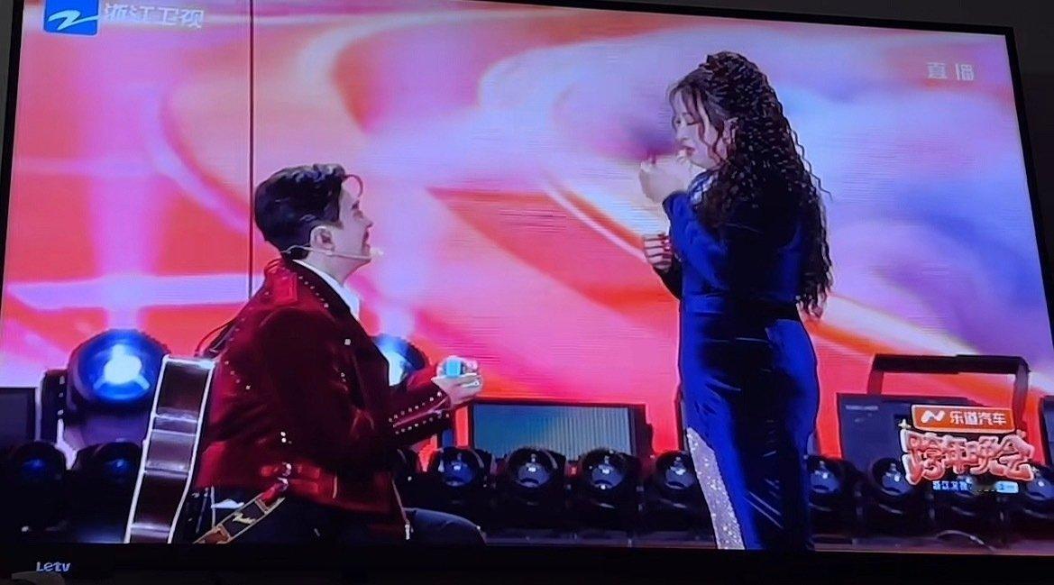 李川求婚锤娜丽莎啊啊啊一定要幸福呀！终于修成正果了😭好幸福啊恭喜恭喜！ 