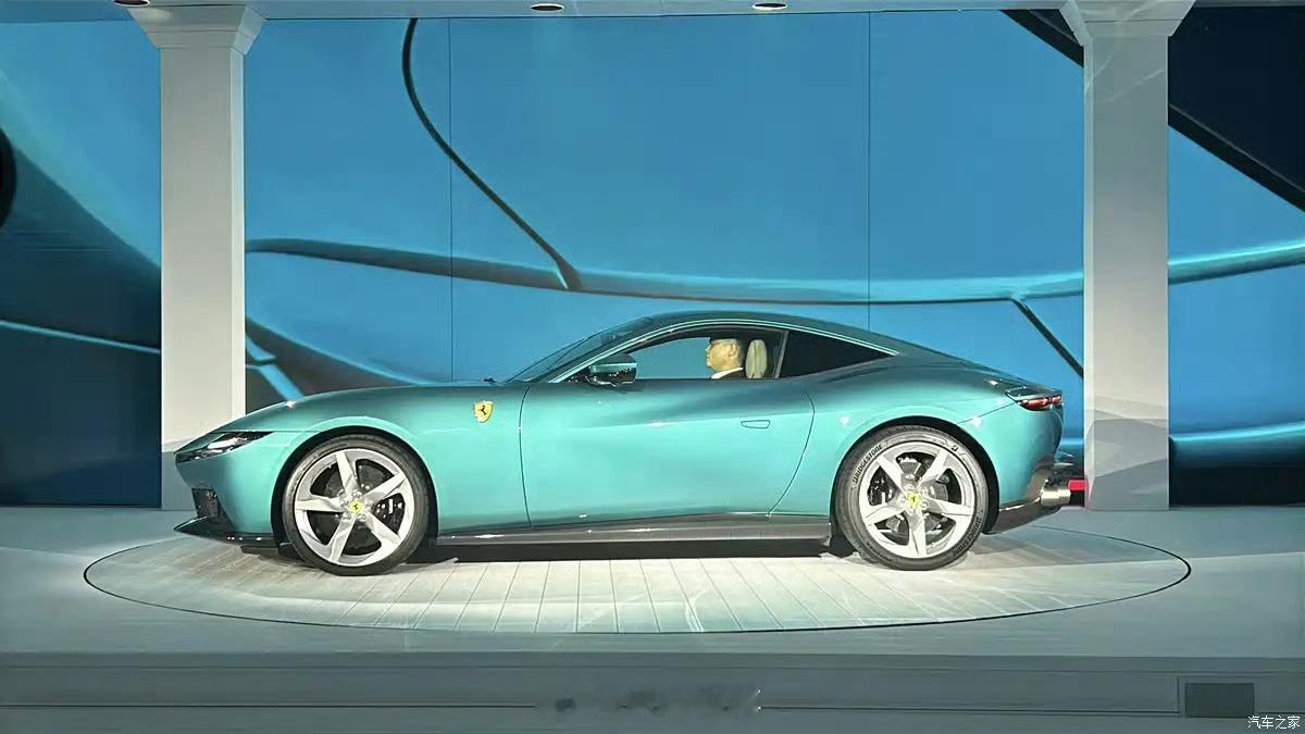 拉利Amalfi国内售价259.85万起，搭3.9T V8发动机。 ​​​