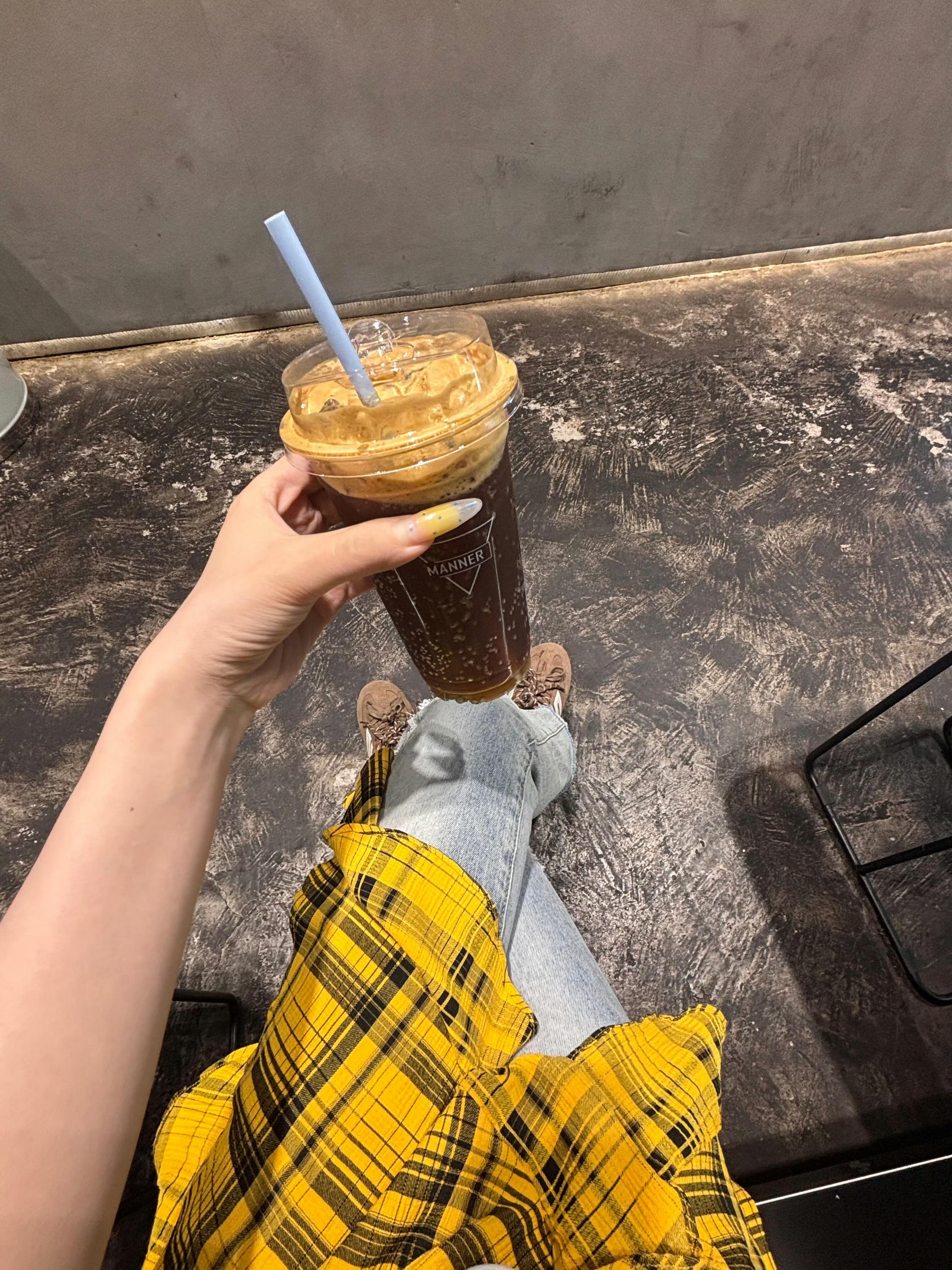 今日上班状态,主打一个人到,魂不到,表面乖巧,内心逃跑。 