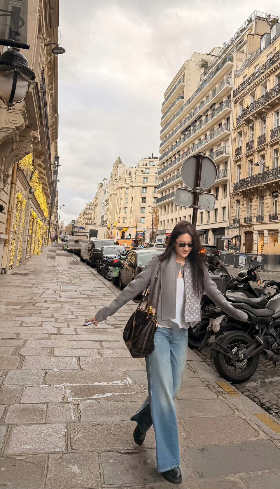 刘亦菲近期工作自拍刘亦菲近期工作自拍，好漂亮啊～姐姐素颜状态也超好 