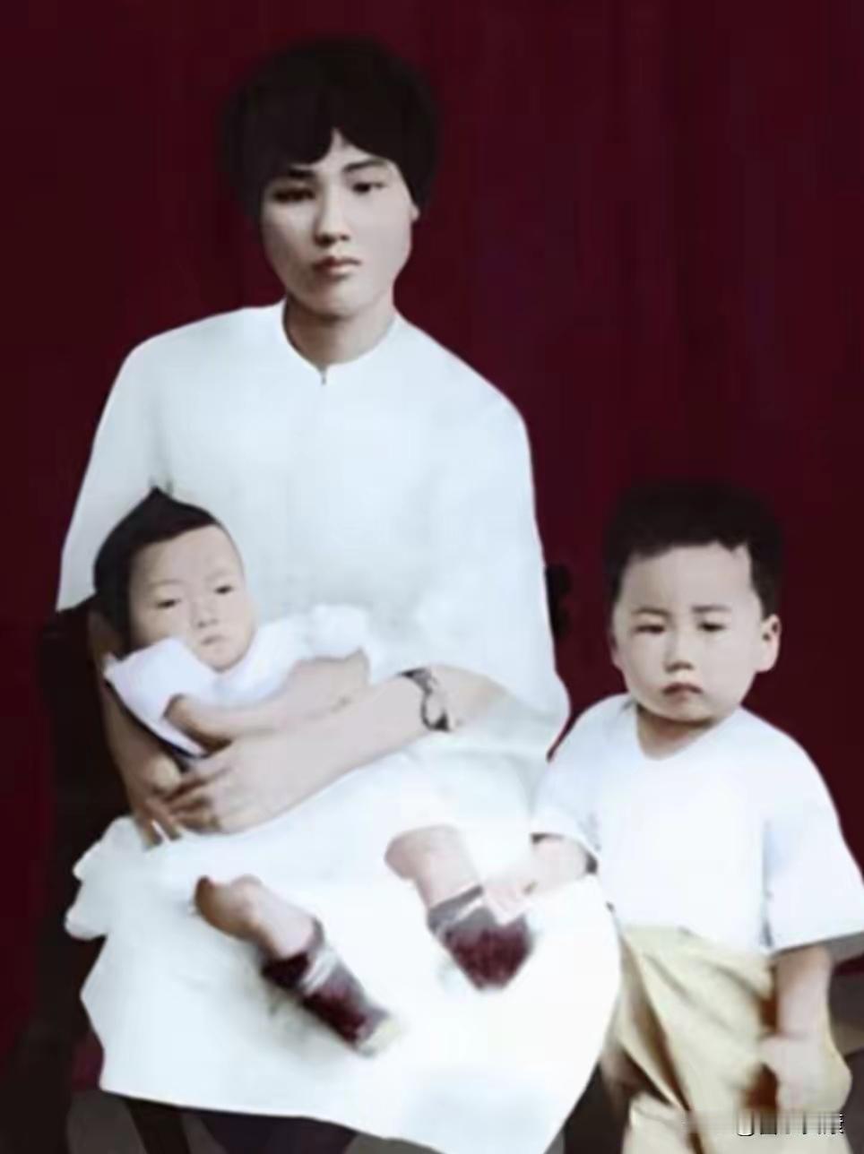 跨越百年神相似！毛甜懿酷似杨开慧，一曲浏阳河诉尽家国深情
 
基因真的太强大！一