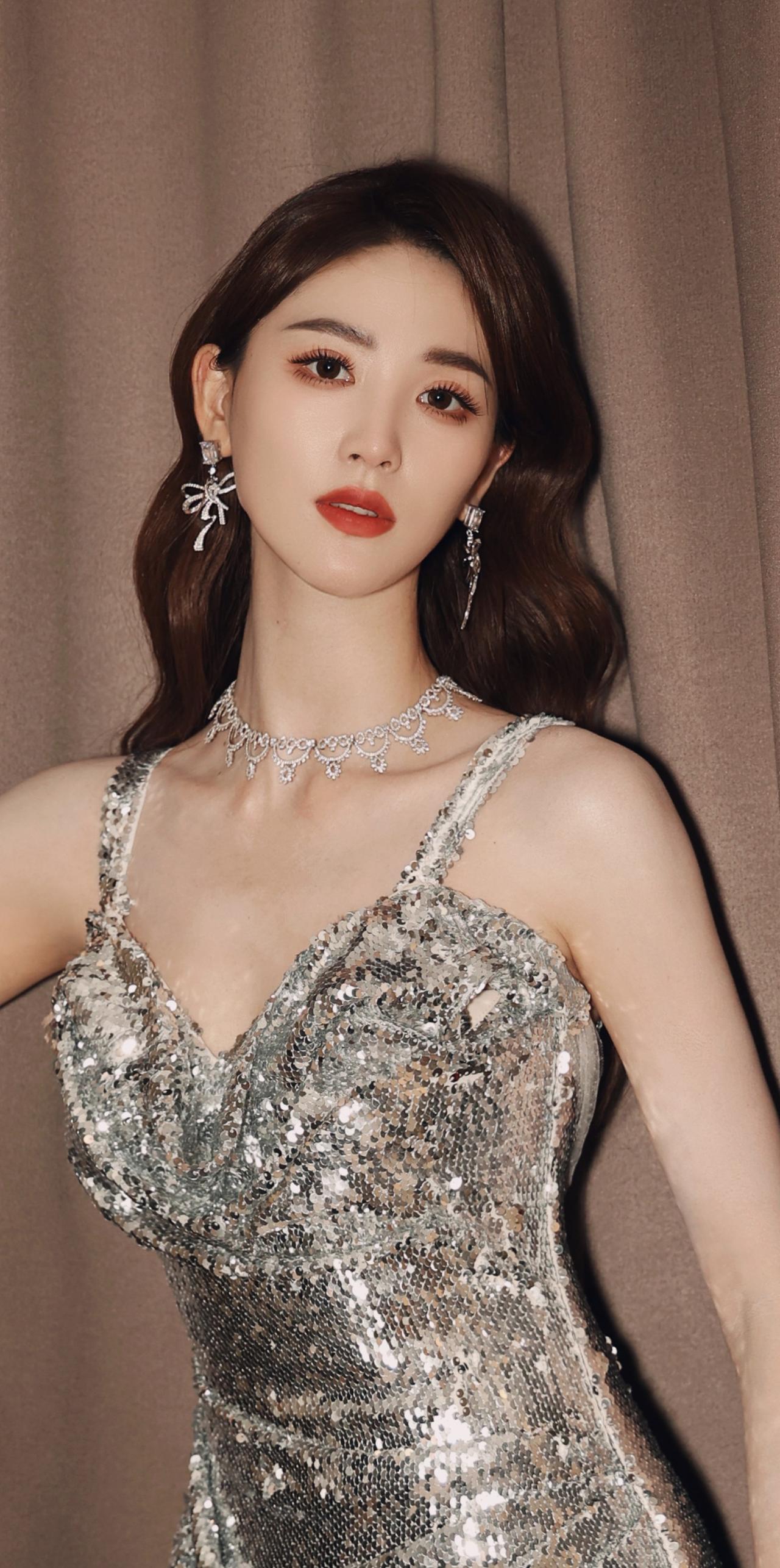 主持人李丹儿壁纸写真组图：温柔大气、优雅甜美的姐姐。#妙笔生花创作挑战##秋日生