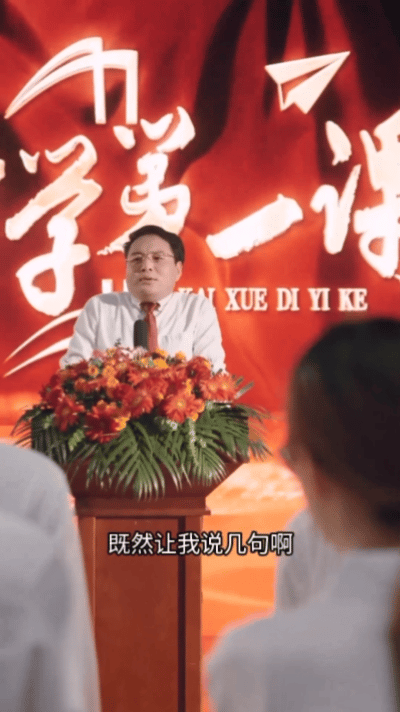 上海大学生迎新卷出新高度上海大学生迎新这波操作绝了哇塞 ​​​