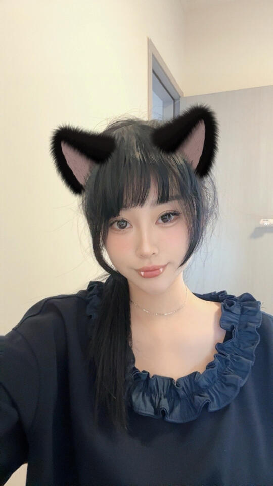 生活美学 多漂亮才算漂亮 甜妹的尽头是姐姐 卖萌 喜欢小猫咪 捏捏小猫耳朵