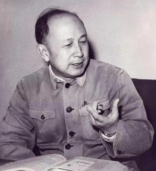 钱学森有多厉害？当年电子陀螺仪的研究团队苦思冥想一年多，始终没捋出头绪，找钱老求