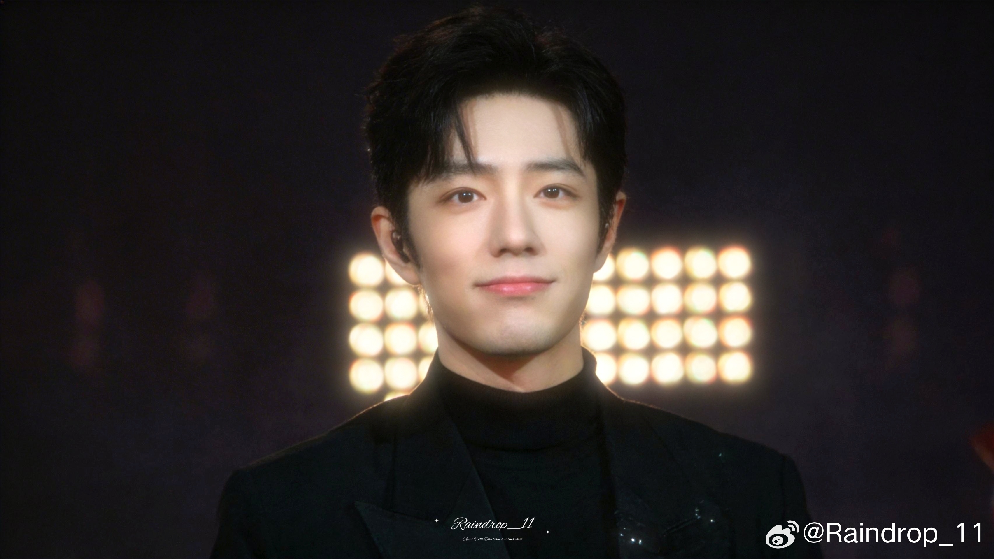 舞台战超级帅无敌帅！嘟嘟嘴萌化了！肖战出发青岛进组十日终焉◎肖战解锁无限流题材?