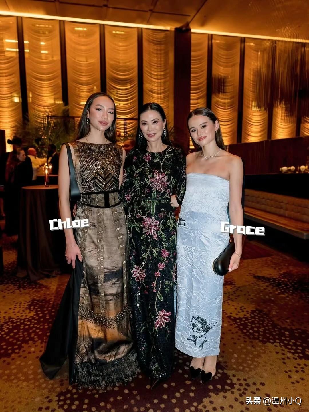 邓文迪与前夫默多克育有两个女儿，大女儿Grace和小女儿Chloe。大女儿完全就