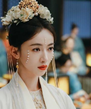 #刘亦菲吴谨言大女主赛道#  《玫瑰的故事》刘亦菲的黄亦玫，《墨雨云间》吴谨言的