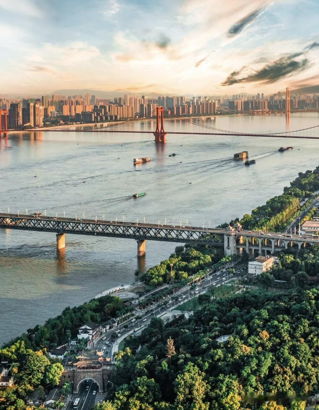 武汉不愧是中部第一城，从院士基金到AI新政，3月份接连放大招，科技底色藏不住了！