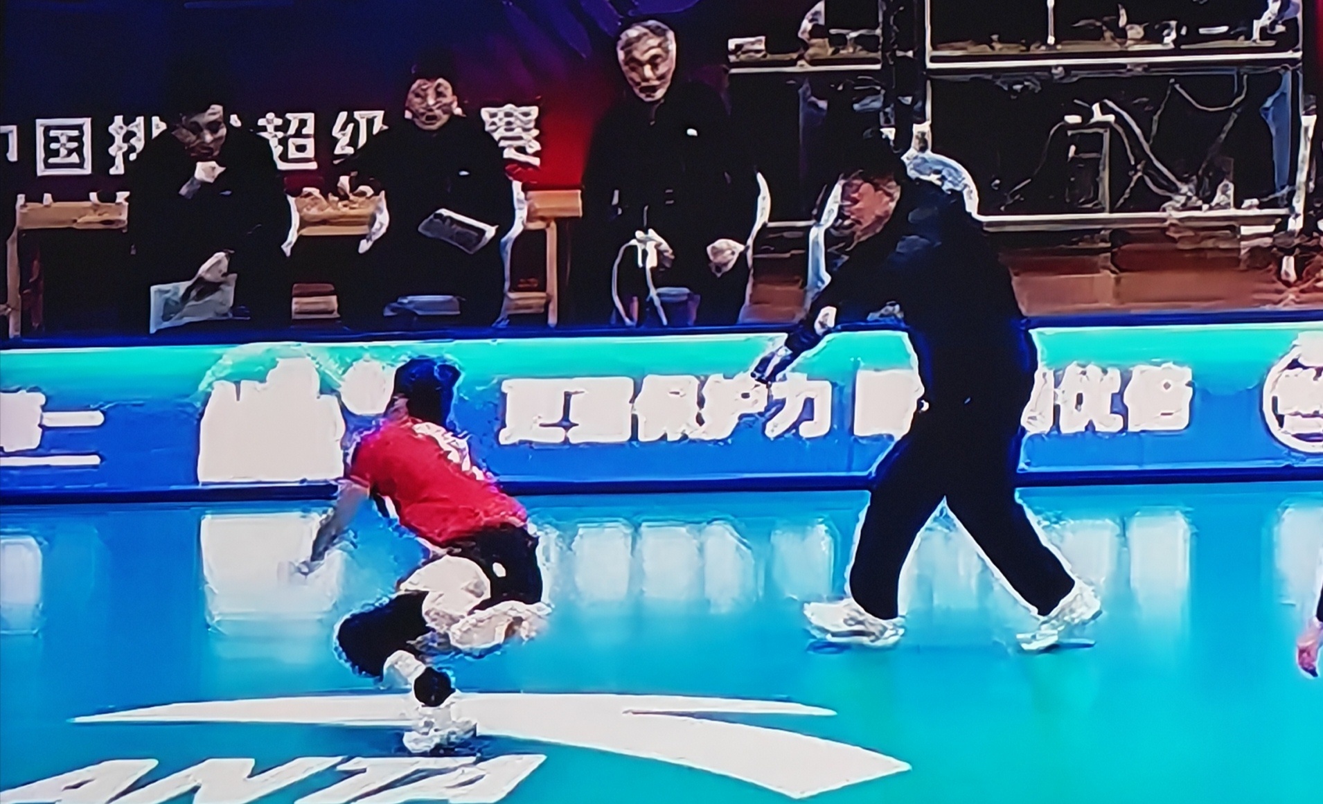 老蔡头习惯性保护动作