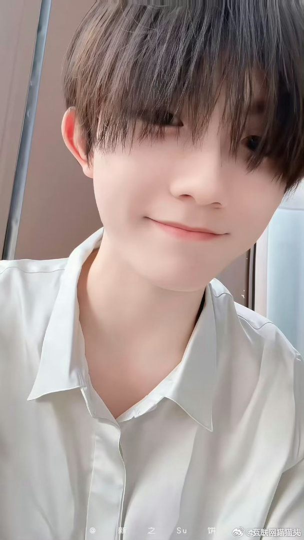 苏新皓关于煎牛排失败的思考第一次煎牛排就翻车啦，火候没掌握好，翻面也太着急。下次