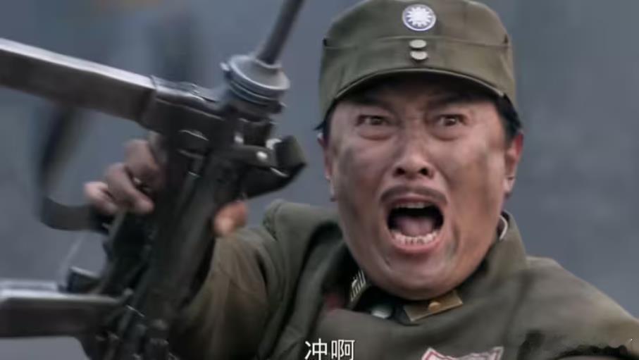 老片《勇士之城》里的一个有意思的桥段：唐国强高喊“两军交战勇者胜”对阵“丁艺珍”