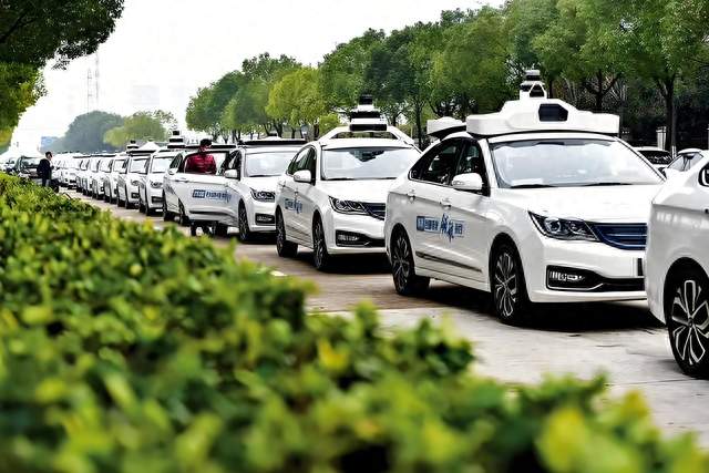45辆无人出租车，正在改写 AI 的估值逻辑