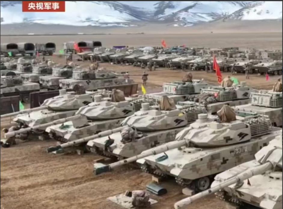 外媒报道消息，我国重型合成旅已经出现在中印边境敏感地区附近。一眼看去，全部都是清