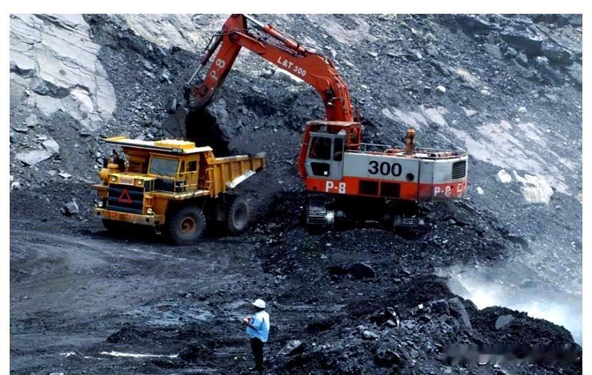 印度正在干一件让环保组织气炸的事：一边喊着能源转型，一边把煤炭当命根子攥得更紧了