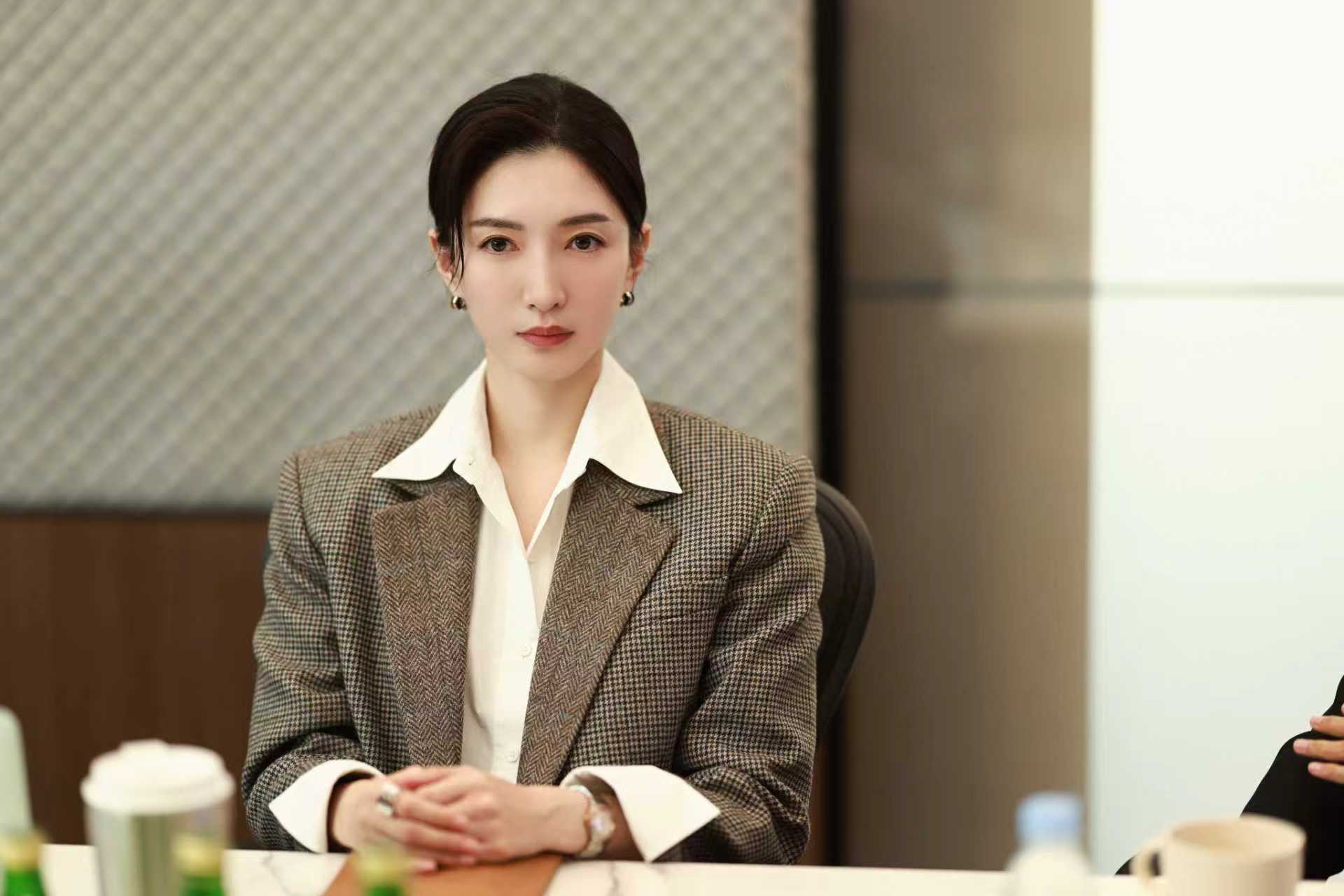 江疏影和赵玫的问与答被对赵玫的解读狠狠共情到。“先保护好自己，才有能力温柔对待别