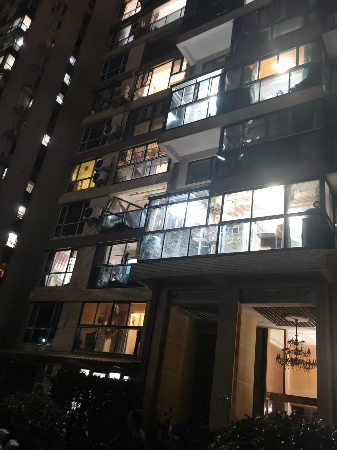 黄冈身边事 龙卷风致黄冈师范学院116名学生受伤，图书馆玻璃碎裂、体育场顶棚被掀