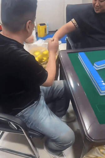 乖乖，现在还带这么玩的，不过也好，不伤和气。