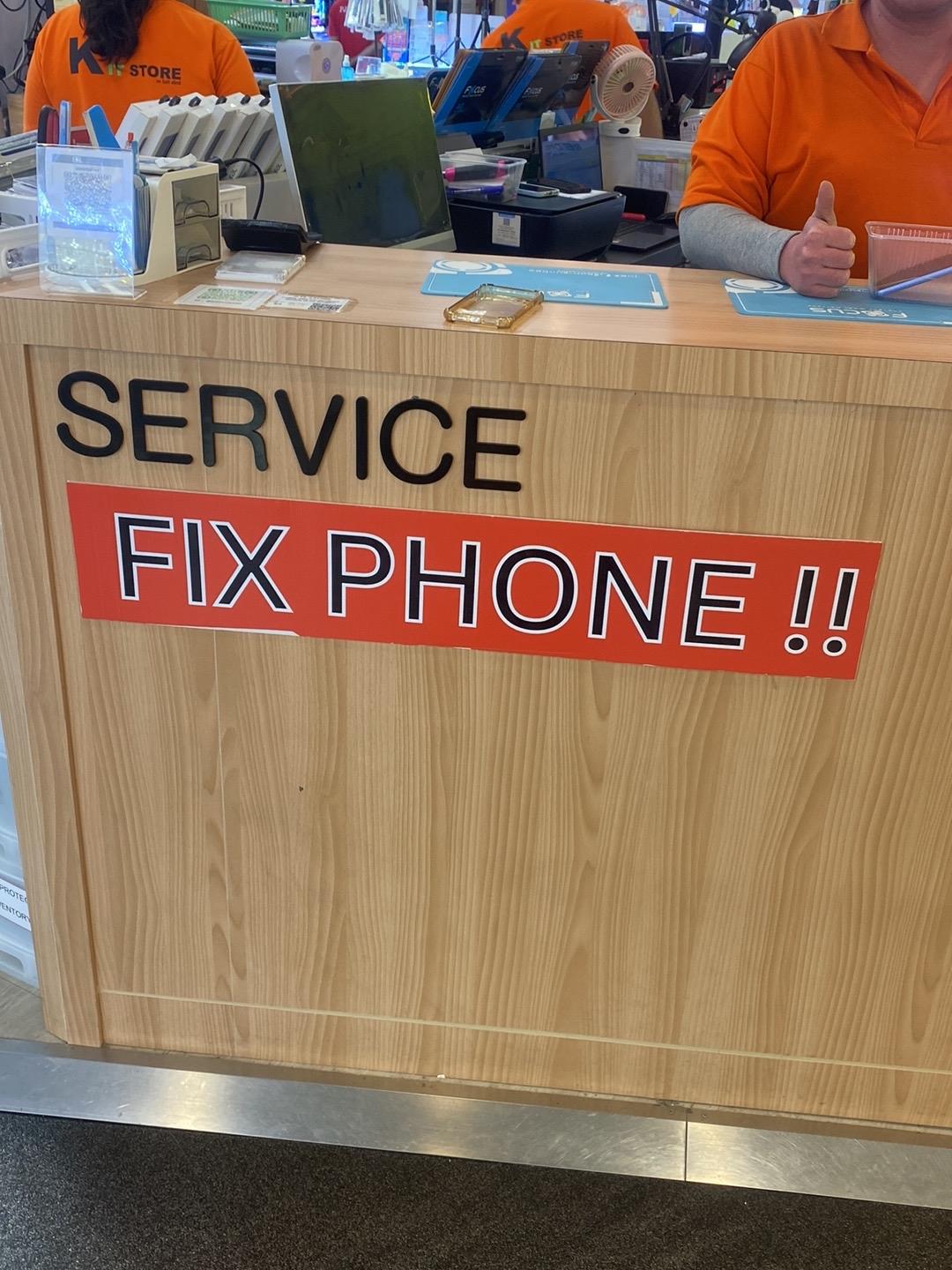 今天下午去曼谷的21 航站楼吃午饭。顺便朋友要换手机屏膜。 
吃完饭，发现自己的