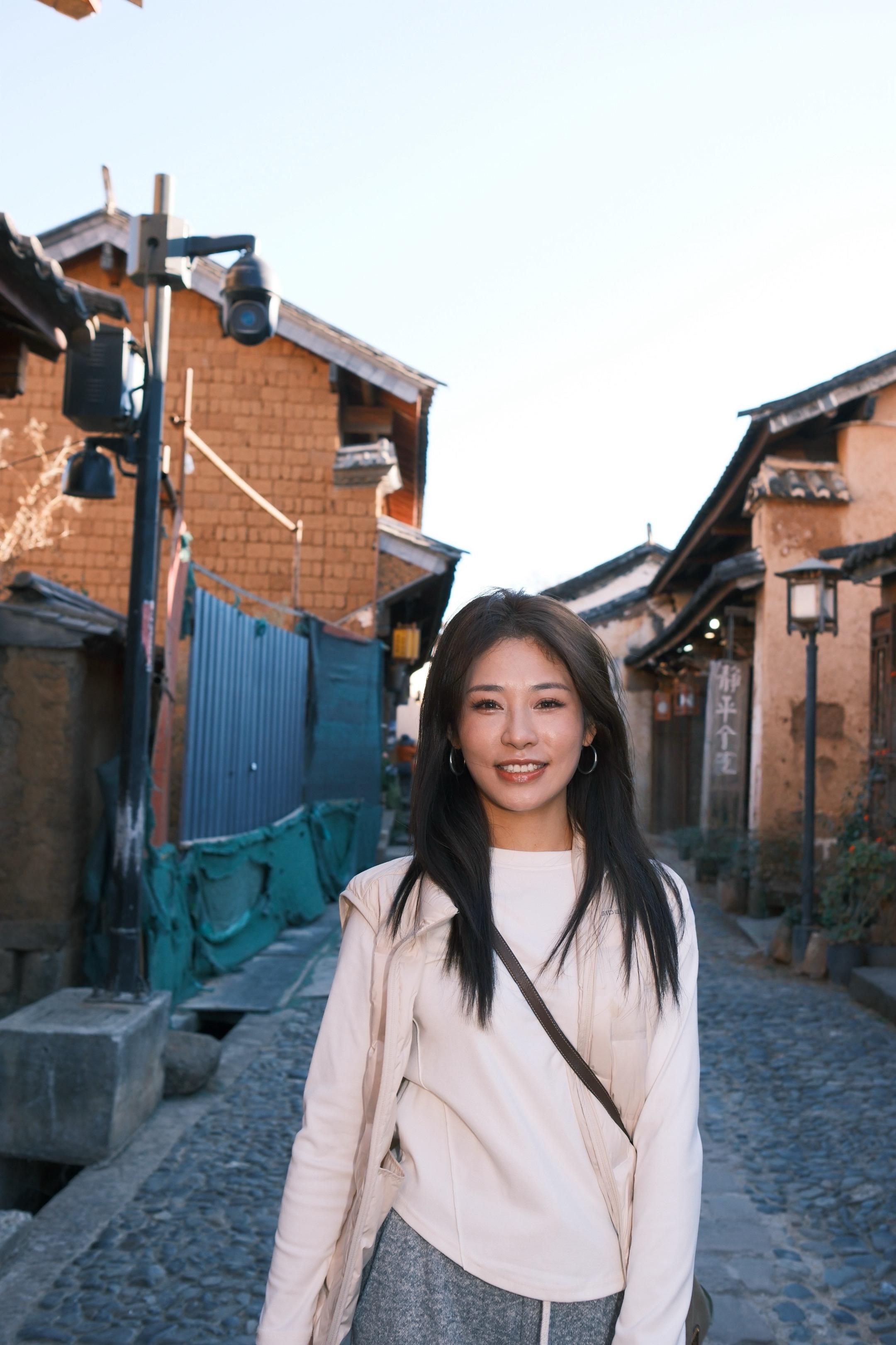 “但是我一直不相信会有女孩爱完全的我，直到我遇到了一个女孩。