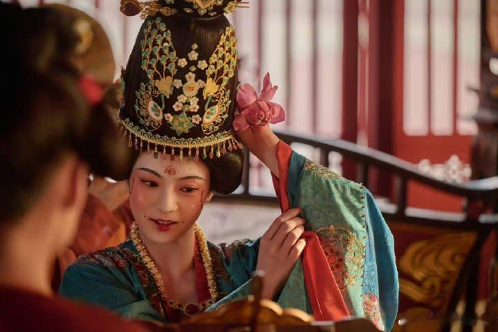 县主是何惟芳小迷妹 芳芳结婚，贞贞也结婚。所以是你俩结婚[doge]  电视剧国