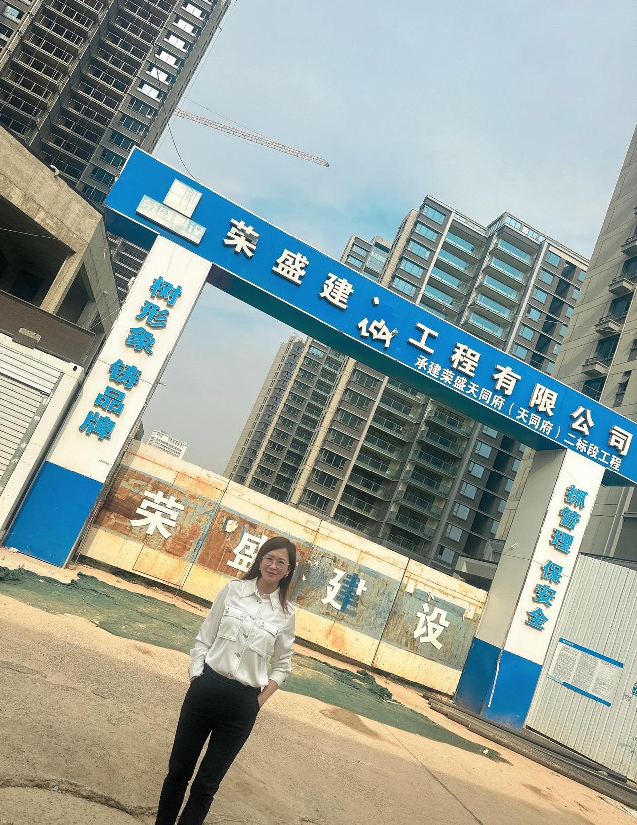 《工地停工，模板木方铝模需求下降？如何应对？》工地上的忙碌声渐渐消失了，模板木方